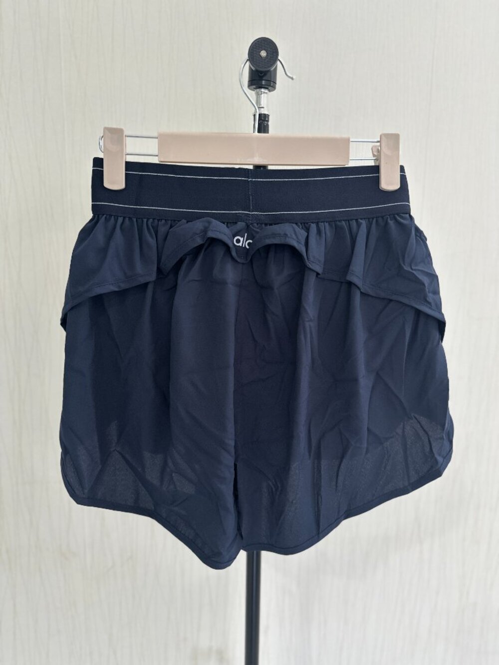 Women's ALO Yoga short athletic pants/yoga pants Size S - Picture 2 of 5